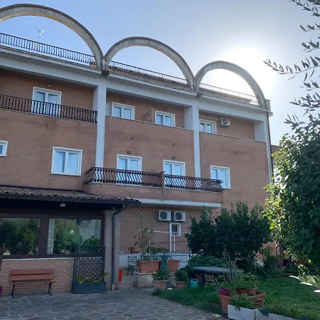Hotel Fontana Di Papa Al 12° 2*